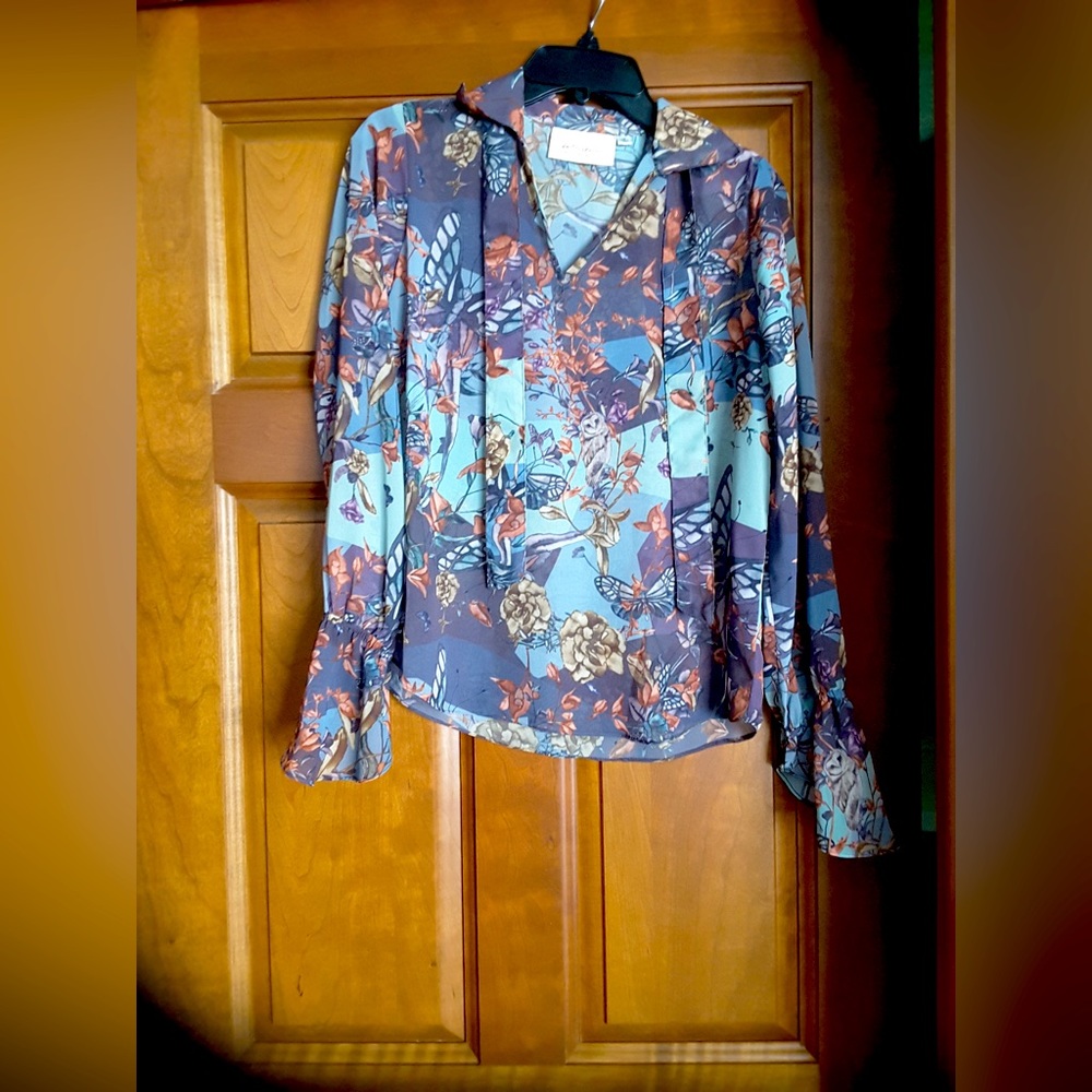 HILLARY SCOTT  ornate design blouse with bell sleeves
